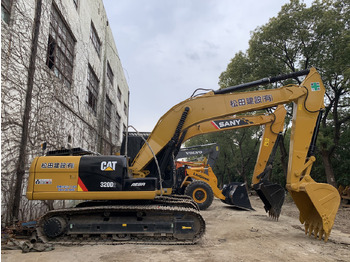 Escavadeira de rodas CATERPILLAR 320D2