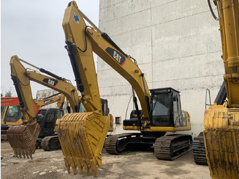 Escavadeira de rodas CATERPILLAR 323D2L