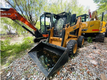 Mini carregadeira CASE