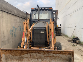 Retroescavadeira CASE 580