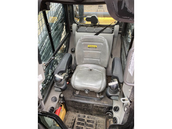 Mini carregadeira de esteiras New Holland C 238 LOADER: foto 5
