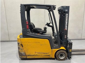 Empilhadeira elétrica JUNGHEINRICH EFG