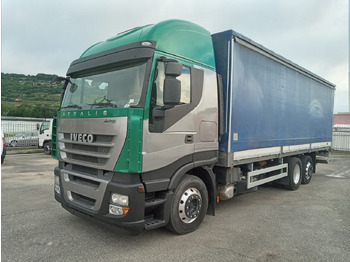 Caminhão com lona IVECO