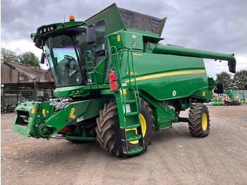 Ceifeira debulhadora JOHN DEERE T560