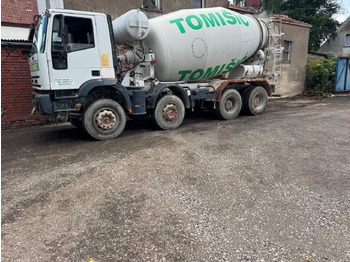 Caminhão betoneira IVECO