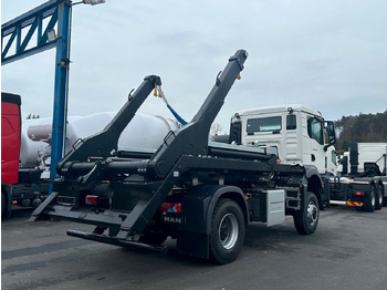 Caminhão basculante, Caminhão grua MAN TGS 18.400 4x4  Euro 6e Hyva Absetzkipper: foto 3