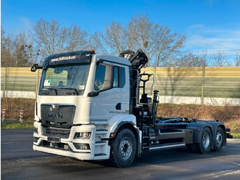 Caminhão polibenne, Caminhão grua MAN TGS 26.470 6x2 Abrollkipper + Kran Hiab 138-3: foto 2