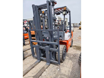 Empilhadeira a diesel Used 3-Ton Heli Diesel Forklift Truck Model CPCD30: foto 2 Empilhadeira a diesel Used 3-Ton Heli Diesel Forklift Truck Model CPCD30: foto 2