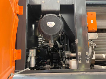 Escavadeira de rodas DOOSAN DX210