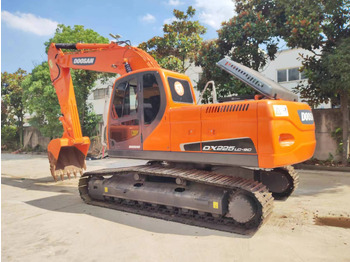 Escavadora de rastos DOOSAN DX225