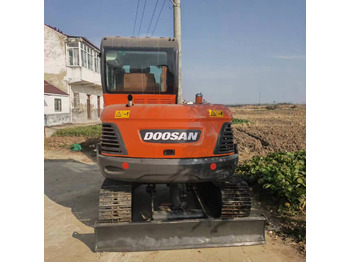 Mini escavadeira DOOSAN DX60: foto 3