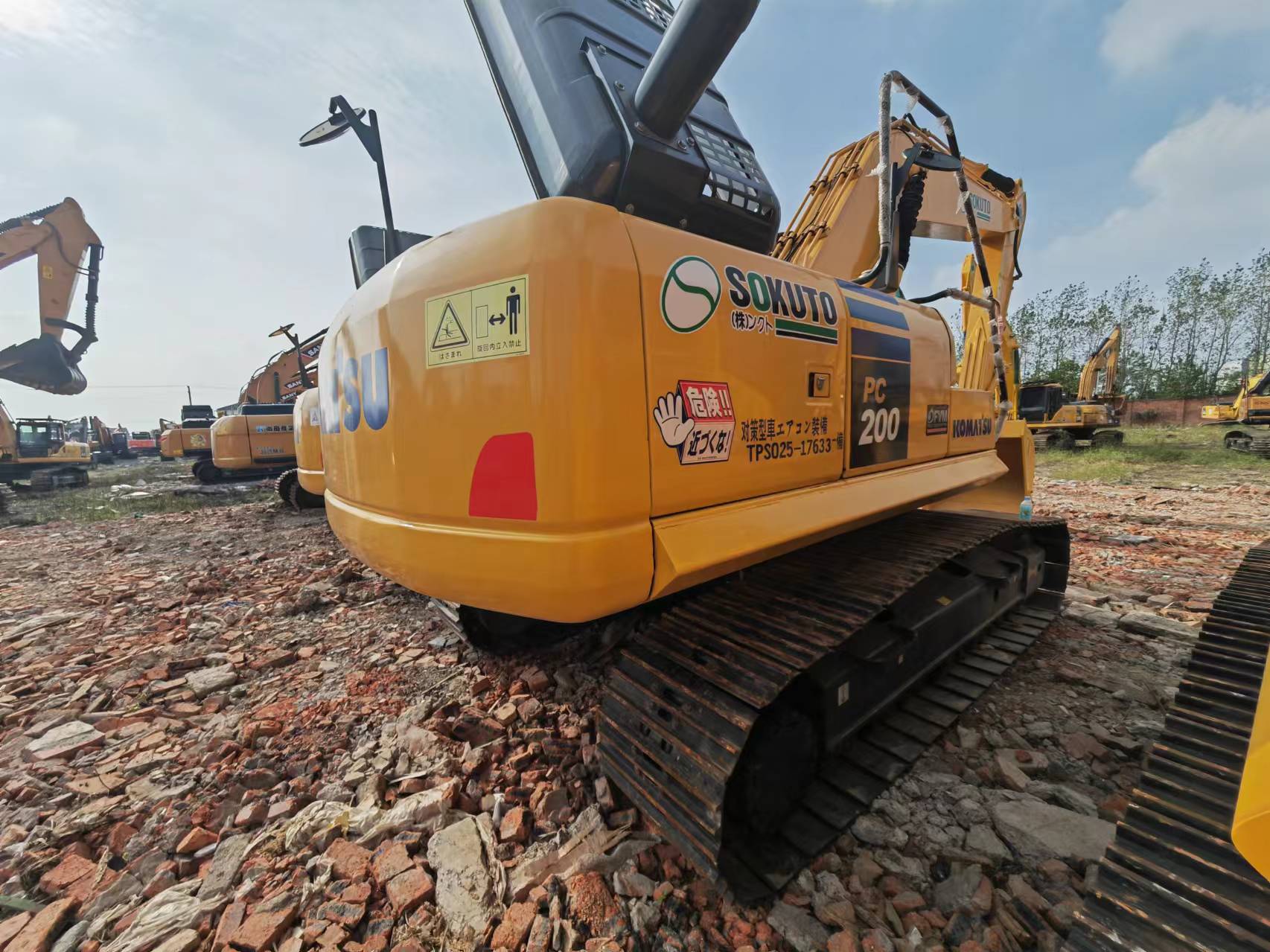 Escavadora de rastos KOMATSU PC200: foto 4