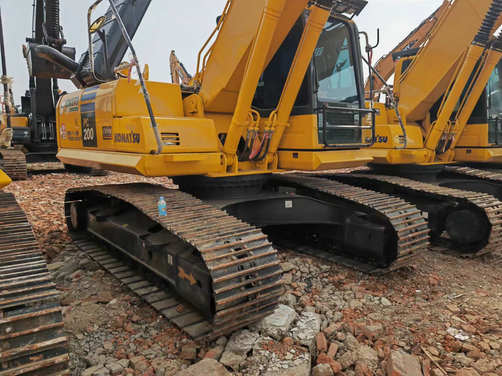 Escavadora de rastos KOMATSU PC200: foto 3