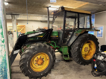 Trator JOHN DEERE 2140