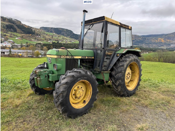 Trator JOHN DEERE 2040