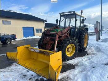 Trator JOHN DEERE 2040