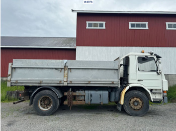 Caminhão basculante SCANIA P93