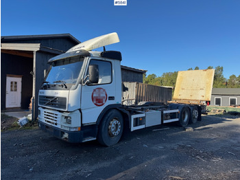 Caminhão transportador de contêineres/ Caixa móvel VOLVO FM