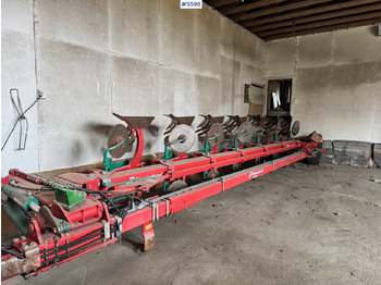 Maquina para lavrar a terra KVERNELAND
