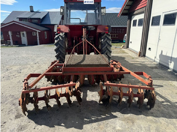 Maquina para lavrar a terra KVERNELAND
