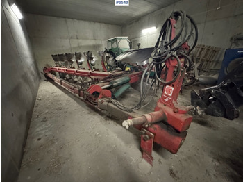 Maquina para lavrar a terra KVERNELAND