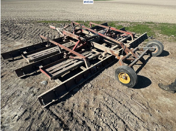 Maquina para lavrar a terra VÄDERSTAD