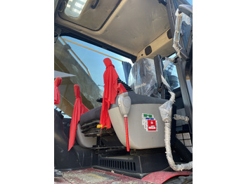 Escavadora de rastos Komatsu PC 210LC: foto 4