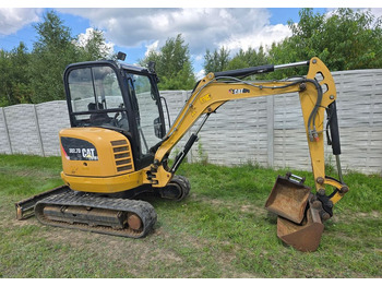 Mini escavadeira CATERPILLAR