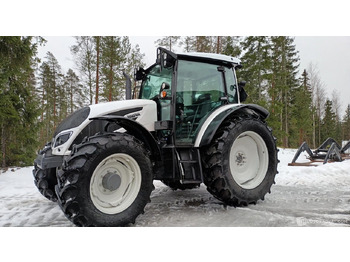 Máquina agrícola VALTRA A134