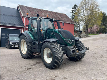 Trator Valtra T234 Versu, traktori etunostolaitteella ja taakseajolaitteilla, 2015, Vantaa: foto 3