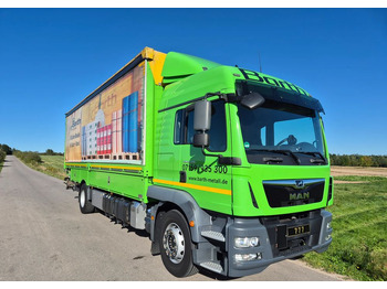 Caminhão com lona MAN TGM 15.250