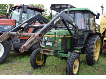 Trator JOHN DEERE 1640