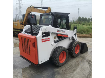 Mini carregadeira Bobcat S300: foto 4