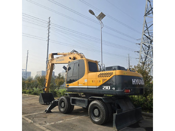 Escavadeira de rodas HYUNDAI R210