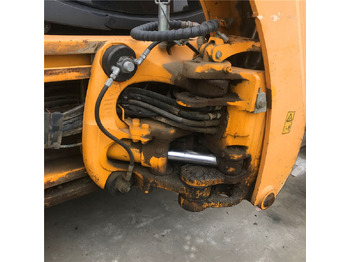 Retroescavadeira JCB 3CX-4T: foto 2