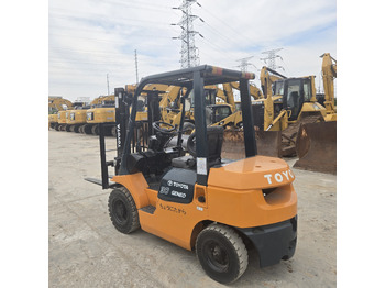 Empilhadeira a diesel TOYOTA