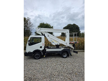 Caminhão com plataforma aérea PALFINGER