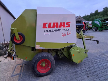 Enfardadeira de fardos redondos PRASA ROLUJĄCA CLAAS ROLLANT 250 RC 255: foto 2