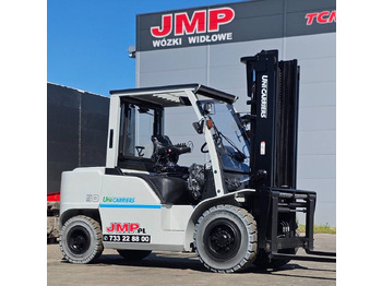 Empilhadeira a diesel UNICARRIERS