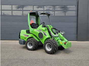 Mini carregadeira de esteiras AVANT