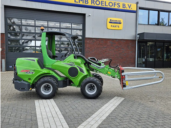 Mini carregadeira de esteiras Avant Mini-shovel 735i Rental met Kemp balenklem: foto 3