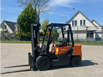 Empilhadeira a diesel DOOSAN
