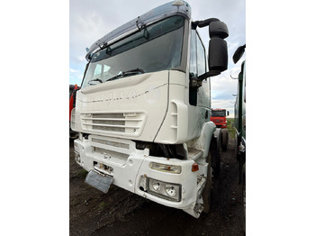 Caminhão chassi IVECO Trakker