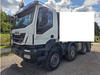 Caminhão chassi IVECO