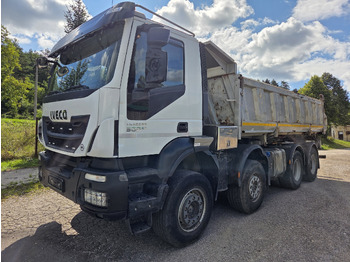 Caminhão basculante IVECO Trakker