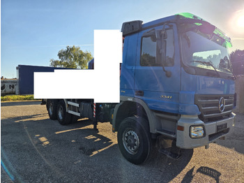 Caminhão chassi MERCEDES-BENZ