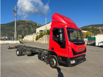 Caminhão chassi IVECO EuroCargo
