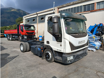 Caminhão chassi IVECO EuroCargo