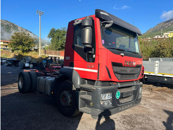 Caminhão chassi IVECO Stralis
