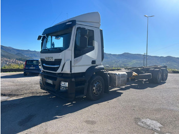 Caminhão chassi IVECO Stralis